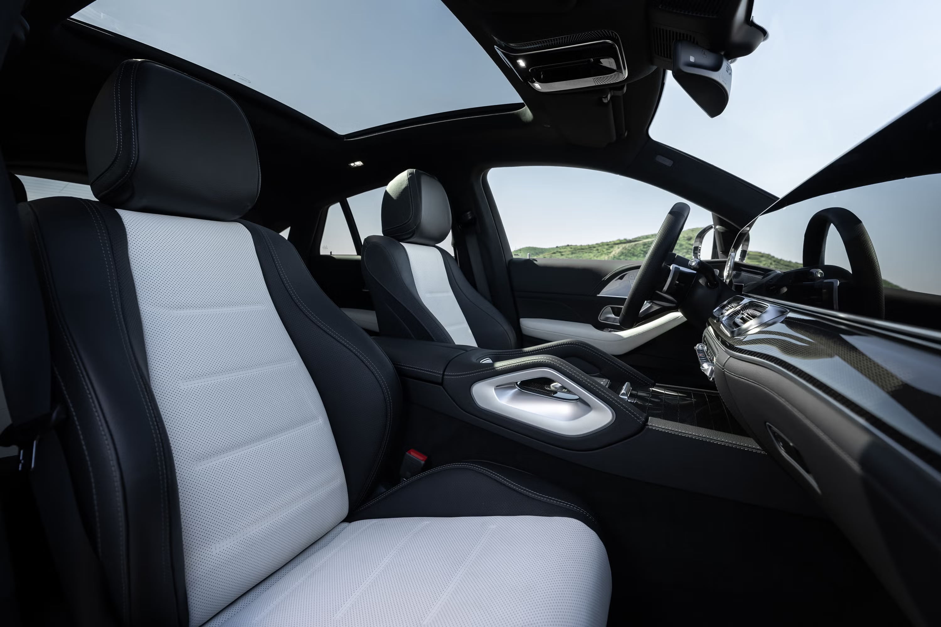 Mercedes-Benz luxury SUV interior and cargo features.