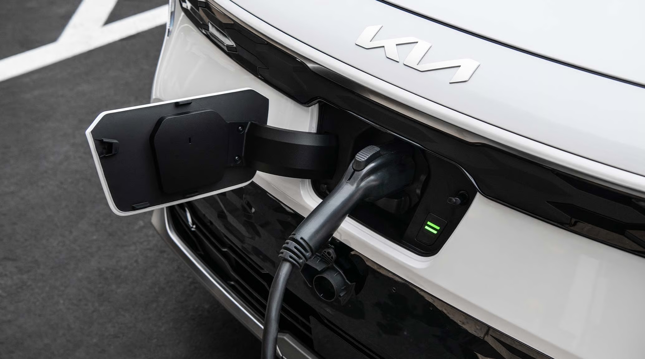 my26-niro-ev-gallery-ext5.jpg