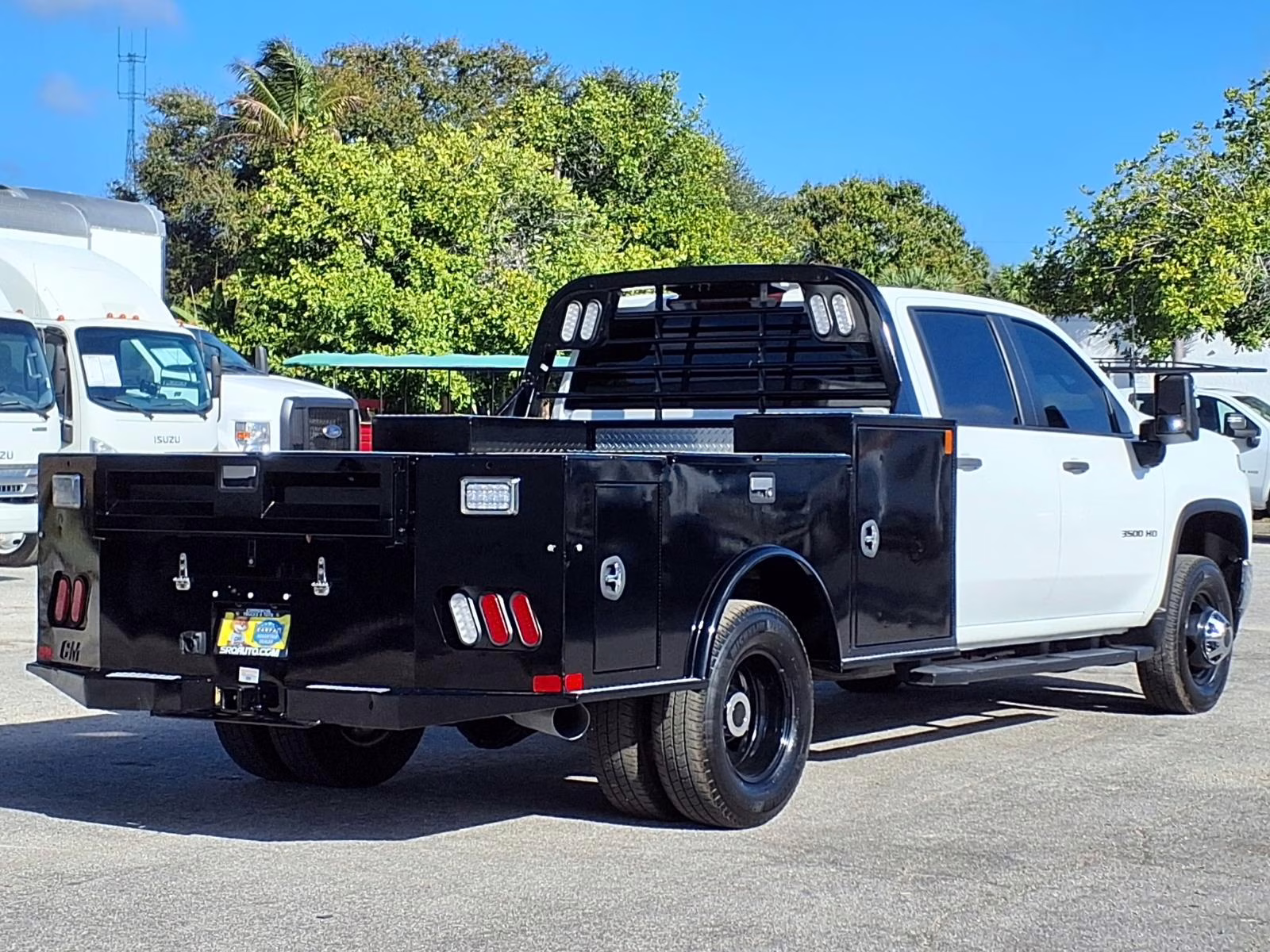Heavy duty pickup trucks including Ford F-250 and Chevy 2500