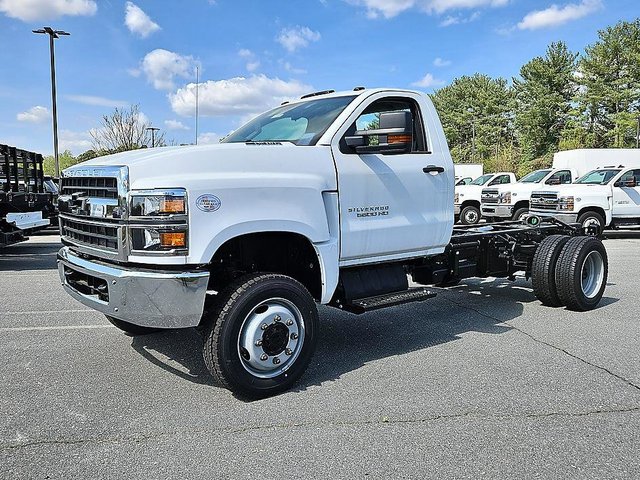 A professional shot of the 2024 Chevrolet Silverado 5500 HD Chassis Cab parked at a job site in North Carolina