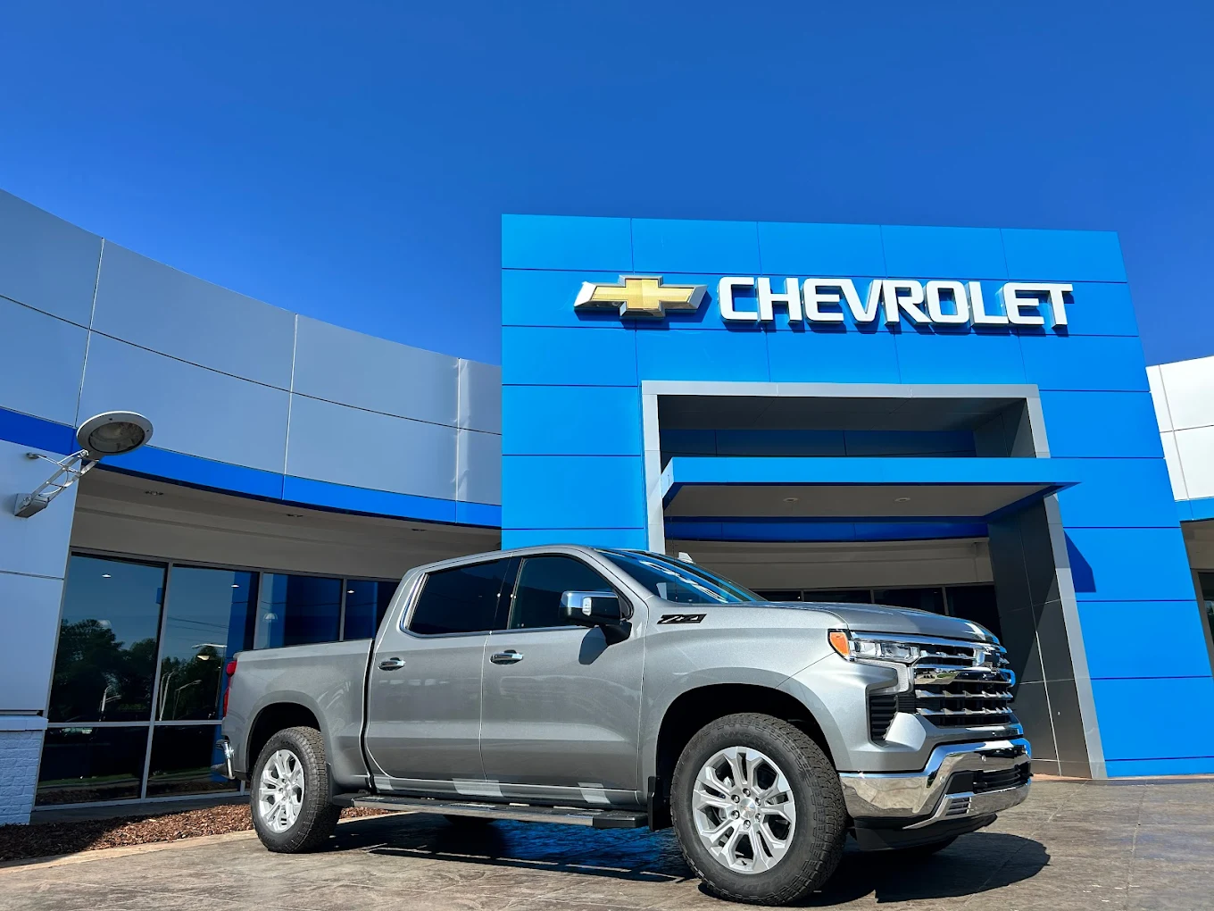 External view of the Guntersville Chevrolet Service Center storefront.