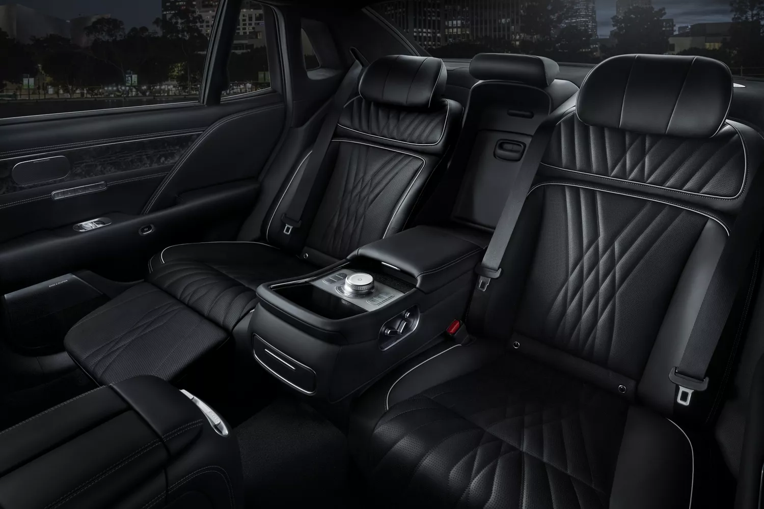 Genesis G90 cabin