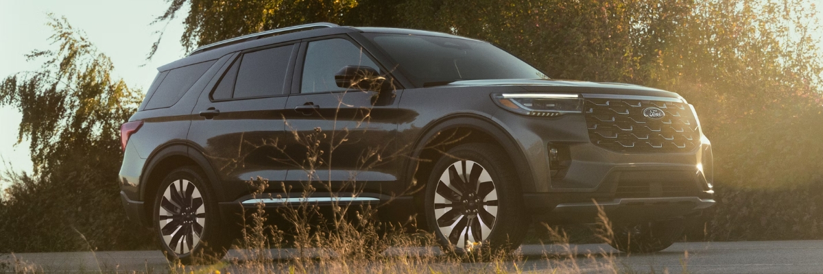 Exterior of the 2026 Ford Explorer Platinum trim
